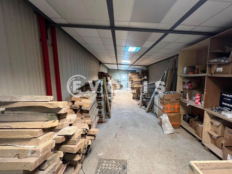 Local d'activités dans Varennes-Jarcy à vendre - Photo intérieure – Image 2 sur 8
