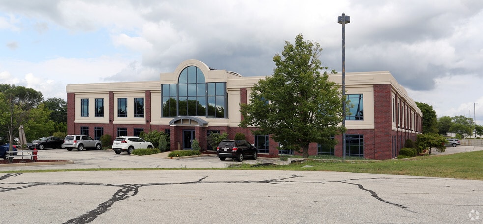 20855 Watertown Rd, Waukesha, WI à louer - Photo principale – Image 1 sur 8