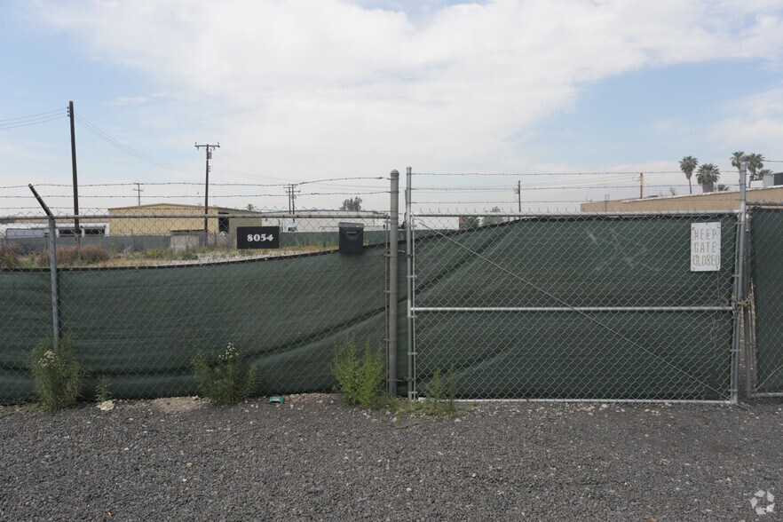 8054 Palm Ave, Highland, CA à vendre - Photo principale – Image 1 sur 6