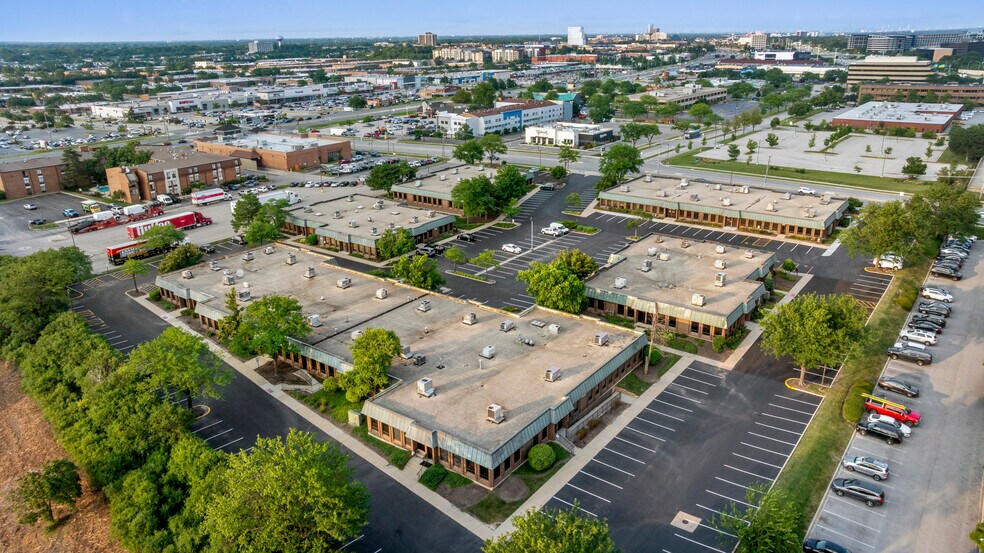 3030-3140 Finley Rd, Downers Grove, IL à louer - Photo de l’immeuble – Image 3 sur 5