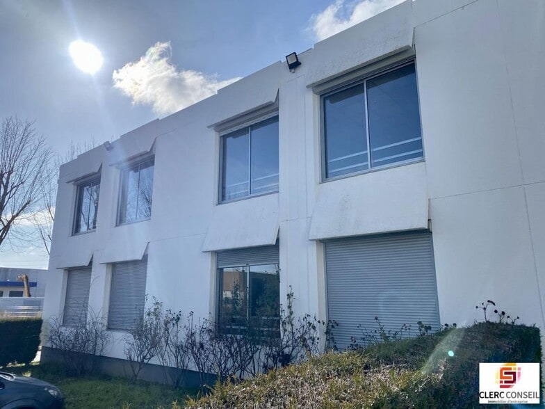 Bureau dans Évreux à louer - Photo de l’immeuble – Image 1 sur 5