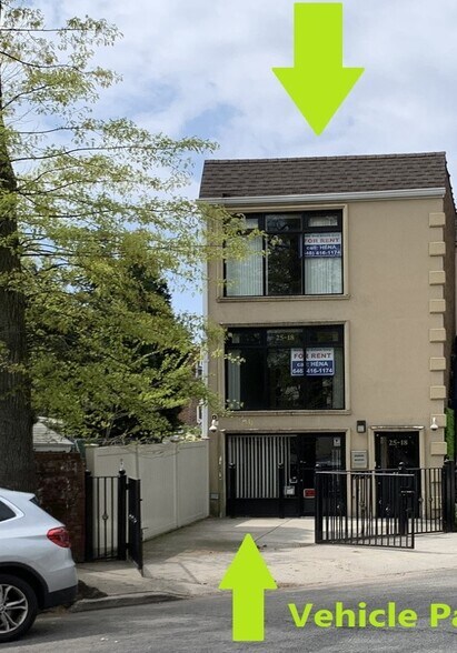 2518 Francis Lewis Blvd, Flushing, NY à vendre - Photo de l’immeuble – Image 2 sur 7