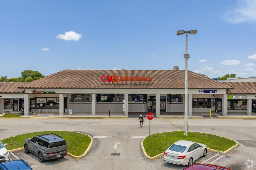 18452-18538 NW 67th Ave, Miami Gardens, FL à louer - Photo de l’immeuble – Image 2 sur 15
