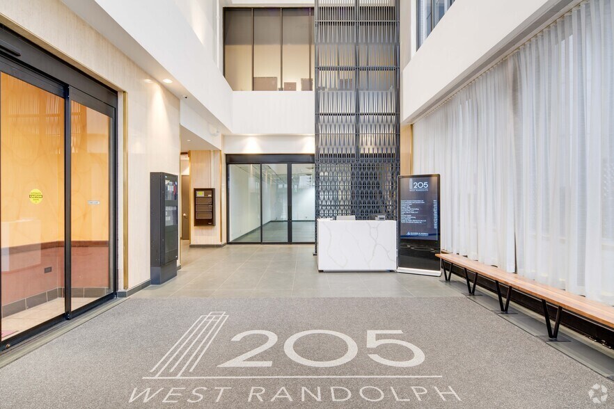 205 W Randolph St, Chicago, IL à louer - Hall d’entrée – Image 3 sur 11