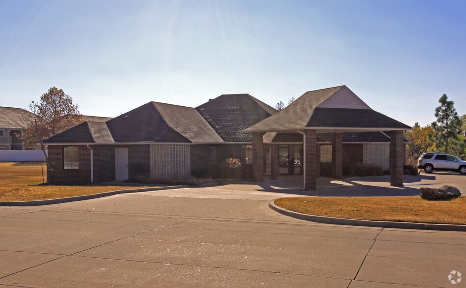 2300 S Douglas Blvd, Oklahoma City, OK à louer - Photo principale – Image 3 sur 6