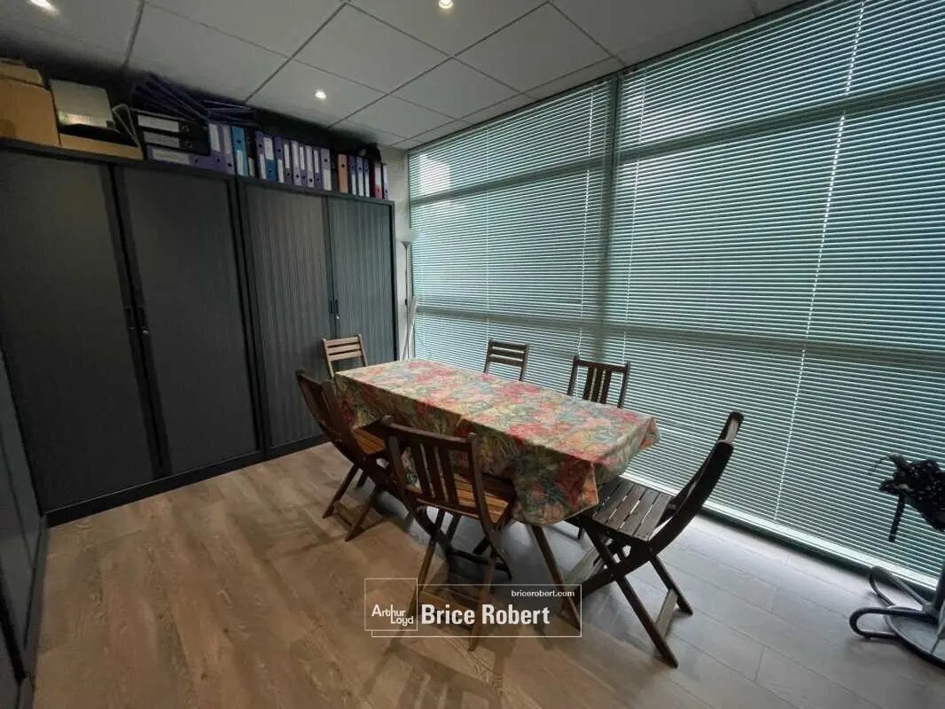 Bureau dans Bron à vendre Photo de l’immeuble– Image 1 sur 8