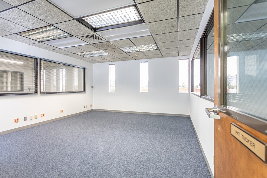 132-142 W Verdugo Ave, Burbank, CA à louer - Photo intérieure – Image 3 sur 33