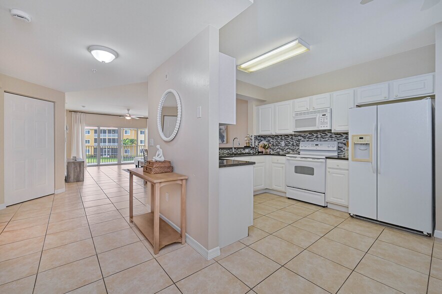 10000-10030 Maddox Ln, Bonita Springs, FL à vendre - Photo de l’immeuble – Image 2 sur 31