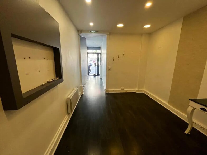 Local commercial dans Paris à vendre - Photo de l’immeuble – Image 3 sur 7