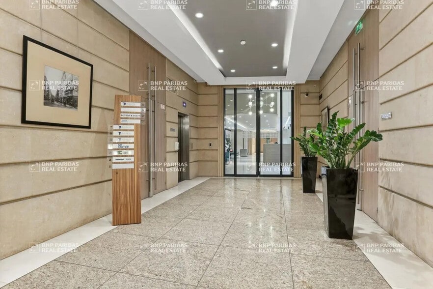 203 Rue Du Faubourg Saint-Honoré, Paris à louer - Photo de l’immeuble – Image 2 sur 32