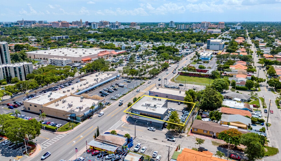 2953-2955 SW 8th St, Miami, FL à louer - Photo de l’immeuble – Image 3 sur 8