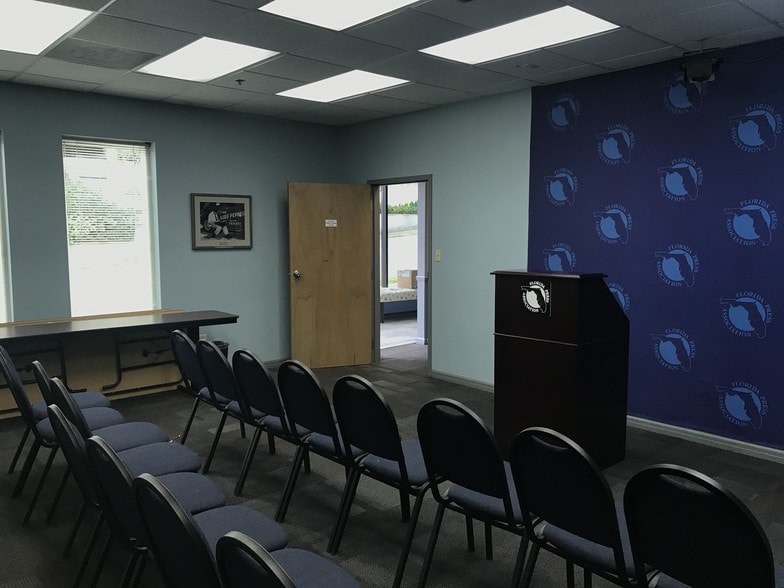 336 E College Ave, Tallahassee, FL à louer - Photo intérieure – Image 3 sur 11