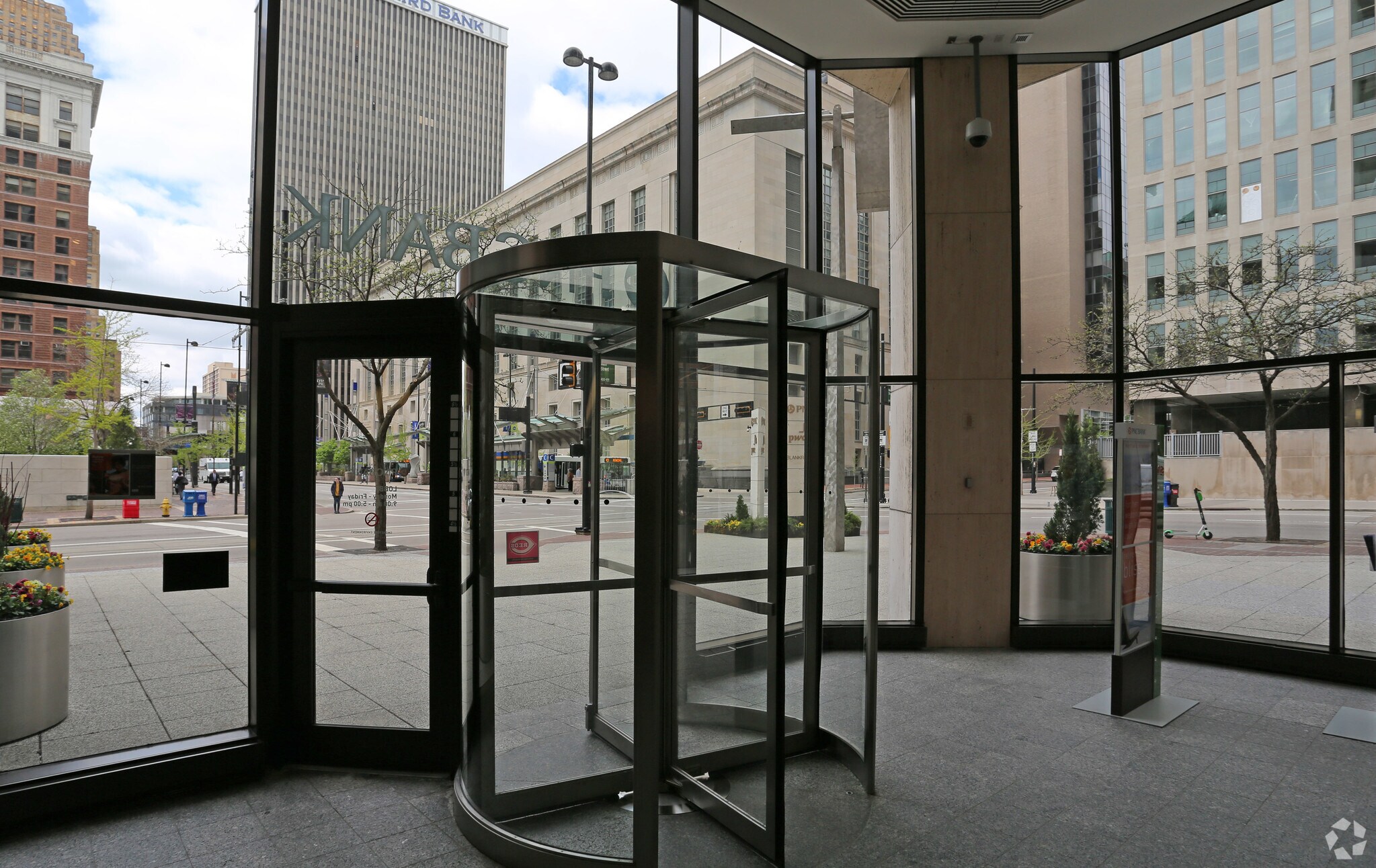 201 E 5th St, Cincinnati, OH à louer Hall d’entrée– Image 1 sur 5