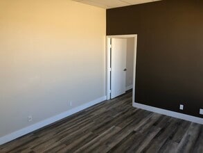 77772 Flora Rd, Palm Desert, CA à louer Photo intérieure– Image 1 sur 11