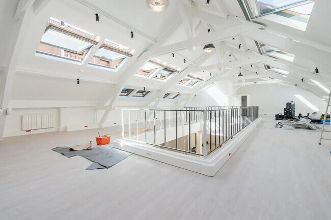 Plus de détails pour 8 Rue Juliette Dodu, Paris - Bureau à louer