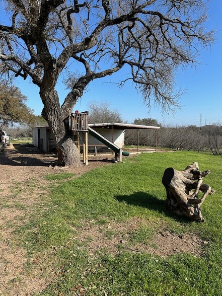 9900 E State Highway 71, Spicewood, TX à louer - Photo de l’immeuble – Image 3 sur 8
