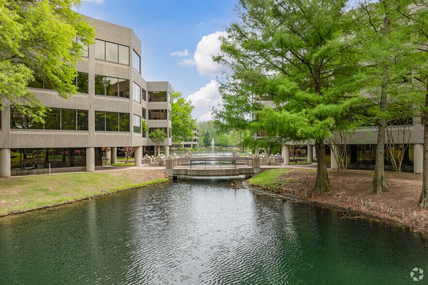 2600 Thousand Oaks Blvd, Memphis, TN à louer - Photo de l’immeuble – Image 3 sur 7