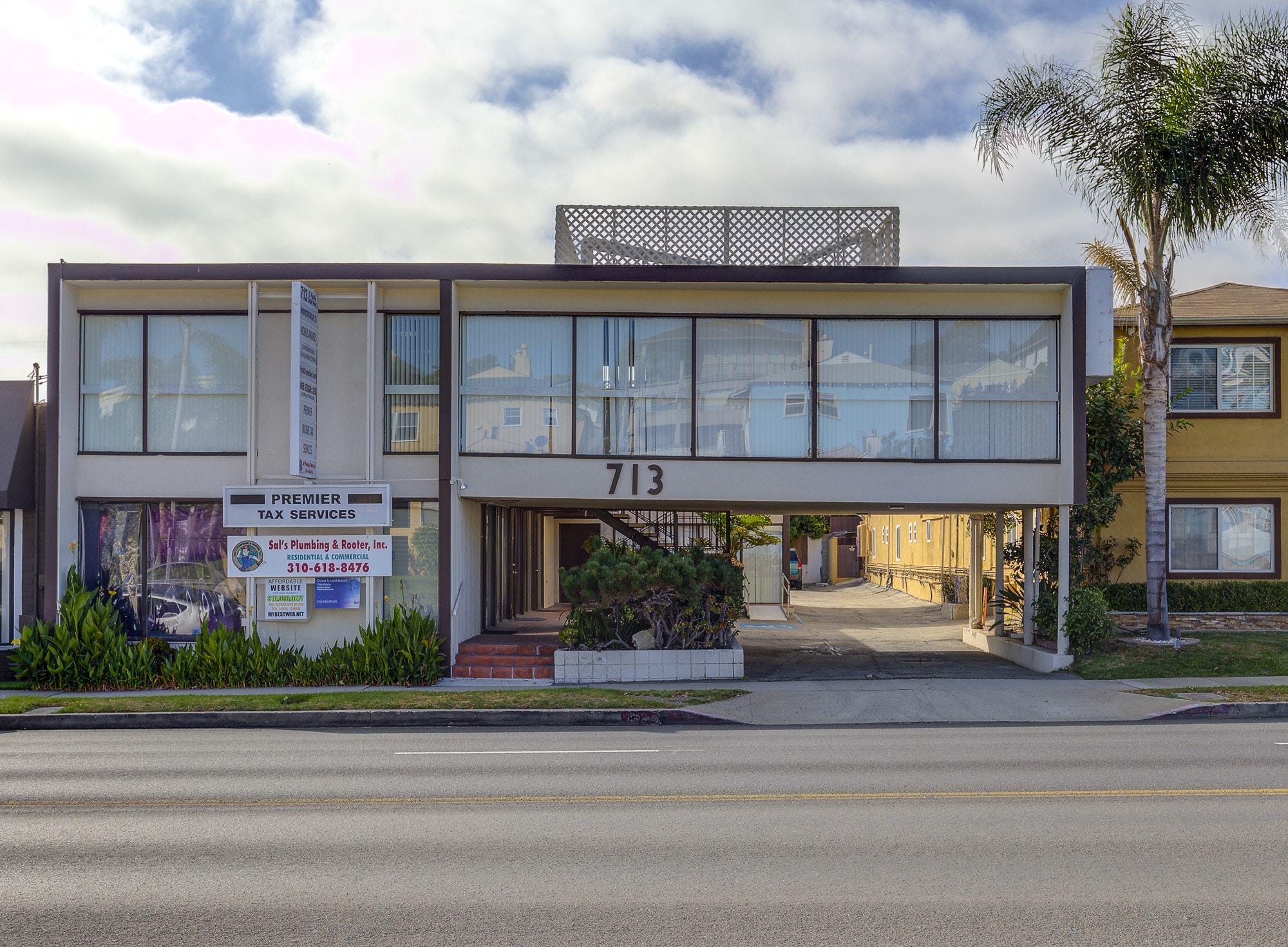 713 S Pacific Coast Hwy, Redondo Beach, CA à louer Photo principale– Image 1 sur 9