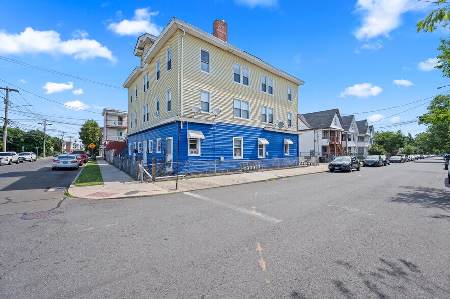 BPT East Side Multifamily Portfolio portefeuille de 2 biens à vendre sur LoopNet.fr - Photo de l’immeuble – Image 1 sur 17