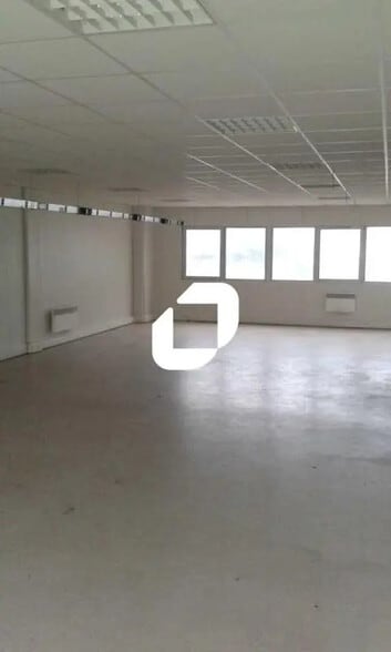 Bureau dans Clichy-sous-Bois à louer - Photo intérieure – Image 2 sur 5