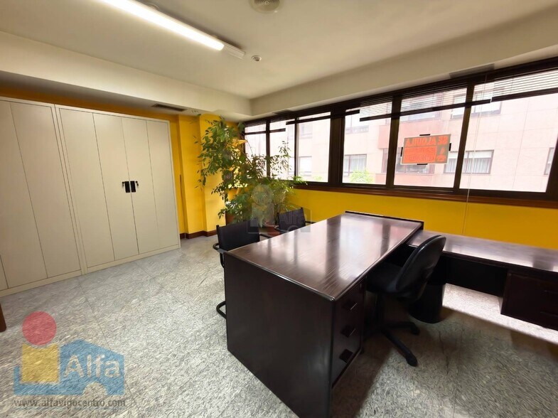 Bureau dans Vigo, Pontevedra à louer - Photo de l’immeuble – Image 2 sur 2