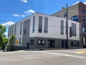 327 E Wilson St, Madison, WI à louer Photo de l’immeuble– Image 2 sur 5