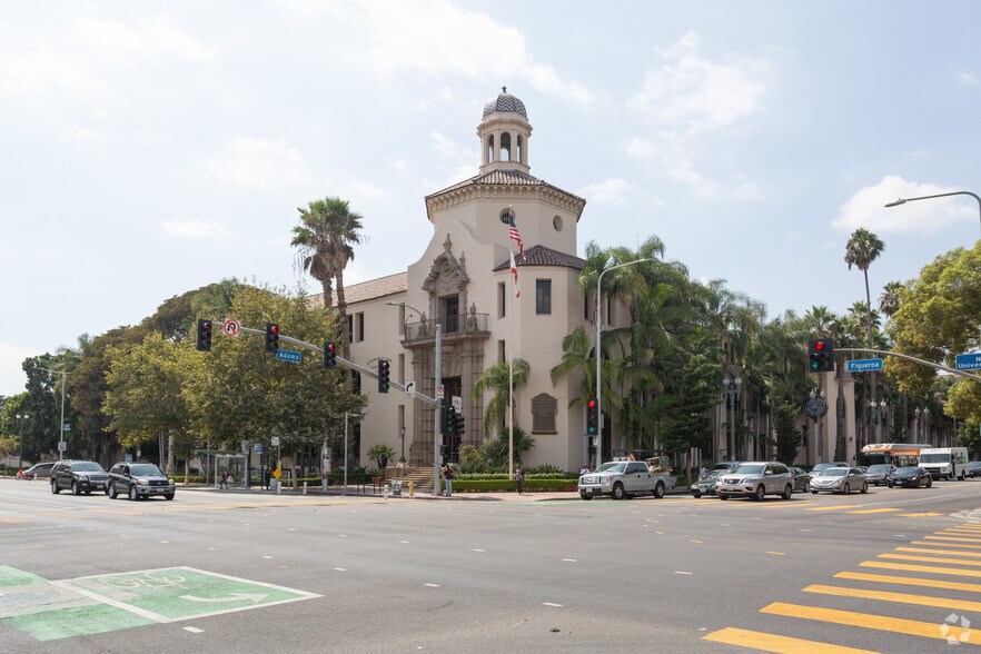 2601 S Figueroa St, Los Angeles, CA à louer - Photo de l’immeuble – Image 1 sur 15