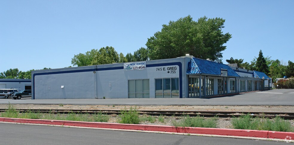 745 E Greg St, Sparks, NV à louer - Photo de l’immeuble – Image 3 sur 6