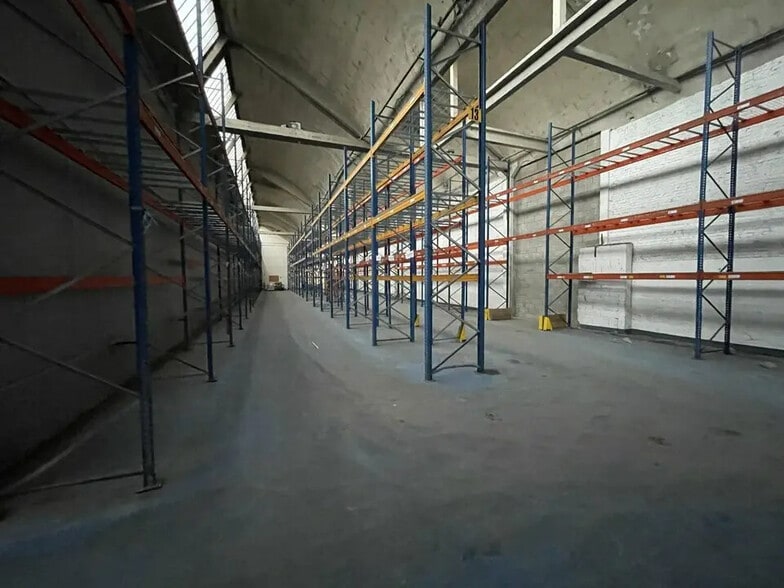Local d’activités dans Bobigny à louer - Photo de l’immeuble – Image 3 sur 10