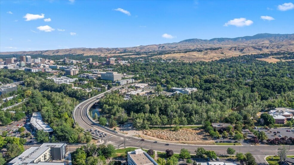444 W Parkcenter Blvd, Boise, ID à vendre - Photo de l’immeuble – Image 2 sur 15
