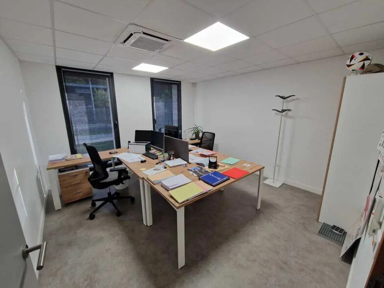 Local d'activités dans Eysines à vendre - Photo de l’immeuble – Image 3 sur 13