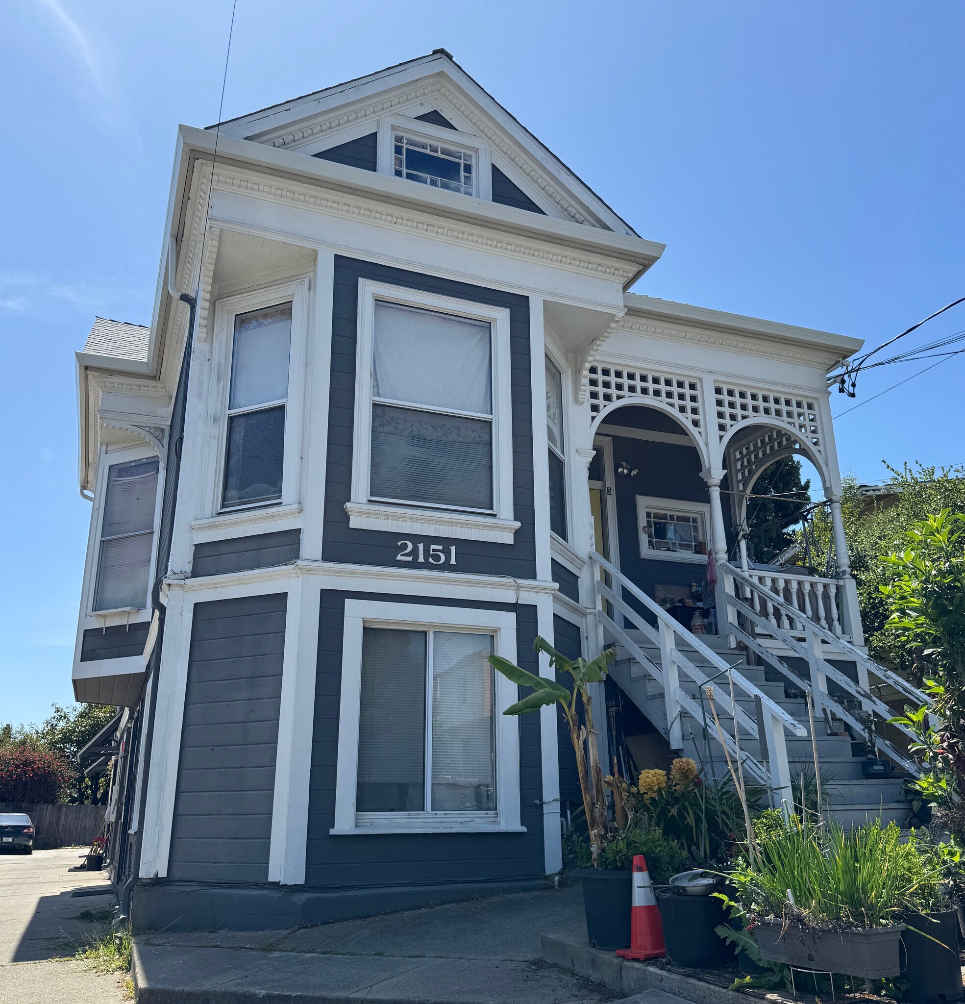 2151 E 24th St, Oakland, CA à vendre Photo de l’immeuble– Image 1 sur 8