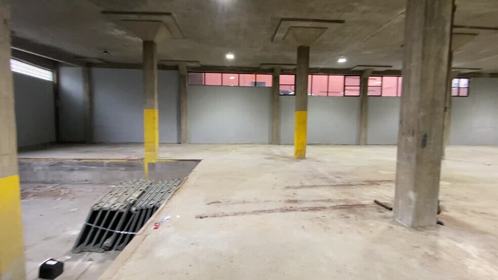 820 E 136th St, Bronx, NY à louer - Vidéo sur l’annonce professionnelle – Image 2 sur 5