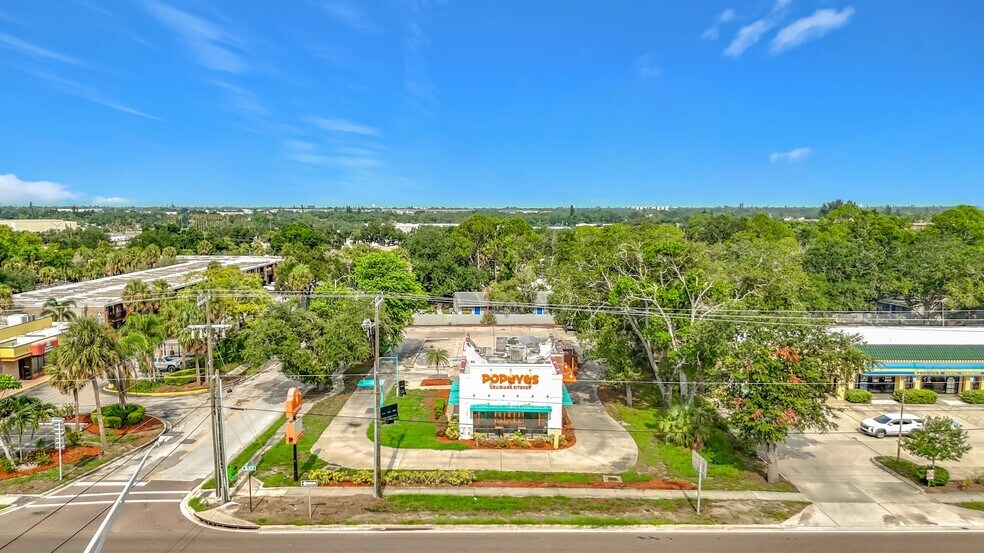 3390 1st St W, Bradenton, FL à vendre - Photo de l’immeuble – Image 2 sur 5
