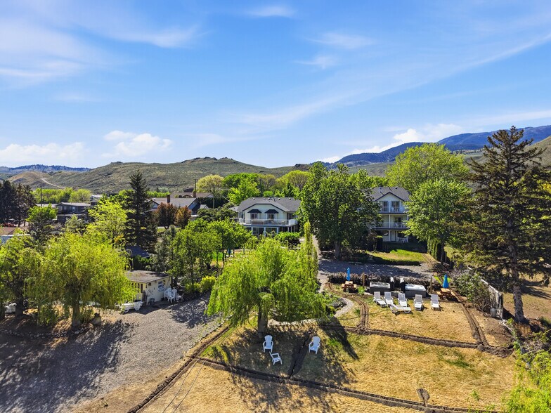 7001 Savona Access Rd, Thompson-Nicola, BC à vendre - Photo de l’immeuble – Image 3 sur 145
