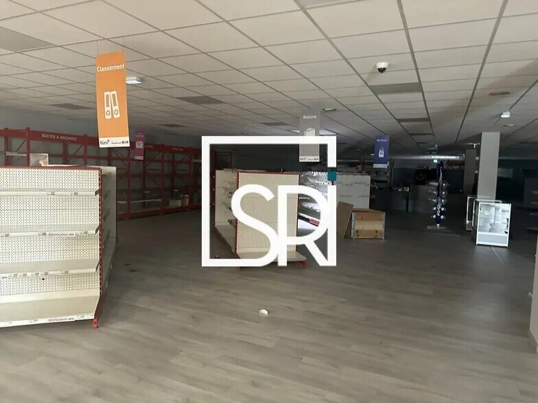 Local commercial dans Cusset à louer - Photo de l’immeuble – Image 3 sur 22