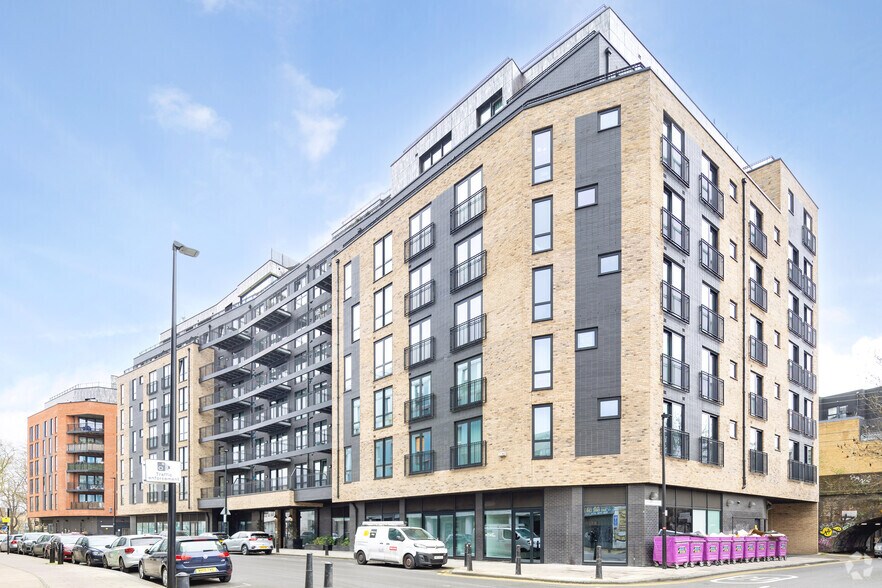 54 Three Colts Ln, Londres à louer - Photo de l’immeuble – Image 3 sur 3