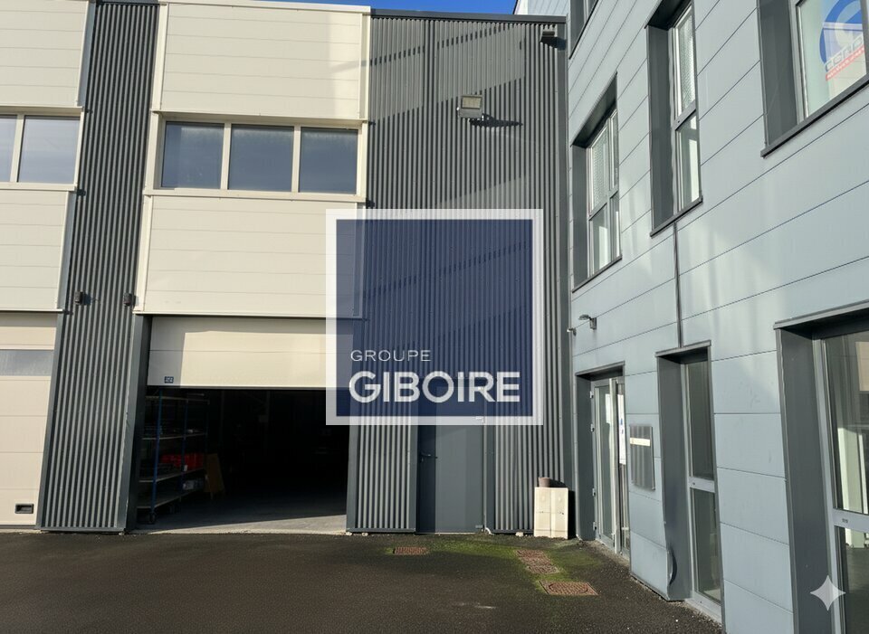 Industriel/Logistique dans Noyal-Châtillon-sur-Seiche à louer Photo de l’immeuble– Image 1 sur 10