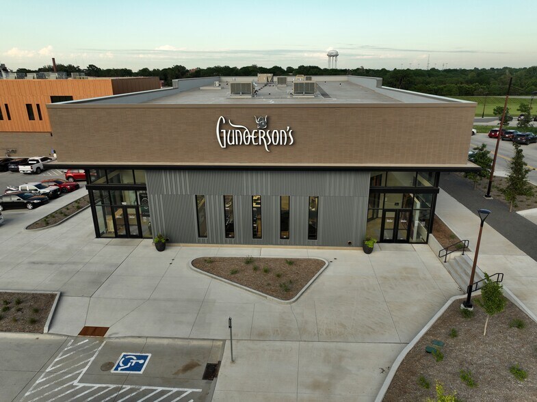 102 N 145th St, Omaha, NE à vendre - Photo de l’immeuble – Image 3 sur 10