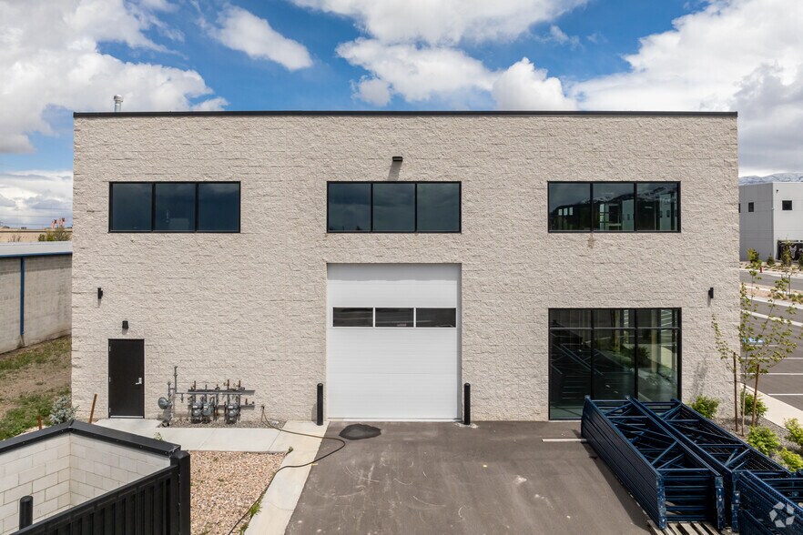 1234 S 1700 W w, Woods Cross, UT à louer - Photo de l’immeuble – Image 3 sur 7