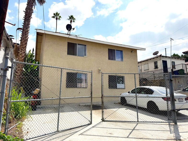 251 N Burlington Ave, Los Angeles, CA à vendre - Photo de l’immeuble – Image 3 sur 7