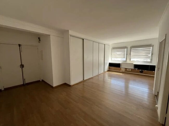 Plus de détails pour Bureau à vendre