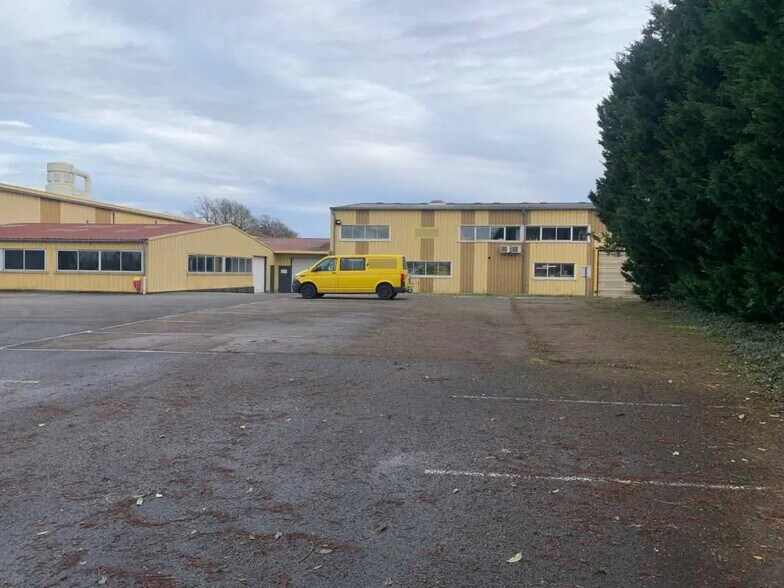 Local d’activités dans Saint-Trivier-sur-Moignans à louer - Photo de l’immeuble – Image 3 sur 14