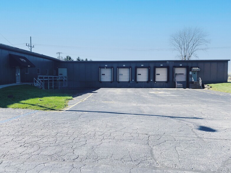 2717 W Ferguson Rd, Fort Wayne, IN à louer - Photo de l’immeuble – Image 2 sur 12