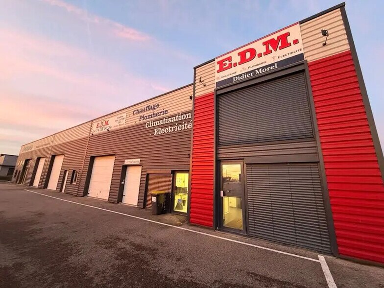 Local d’activités dans Château-Gaillard à louer - Photo de l’immeuble – Image 2 sur 12