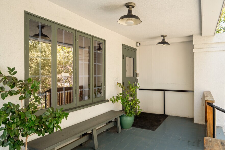 588 N Larchmont Blvd, Los Angeles, CA à louer - Photo de l’immeuble – Image 3 sur 20