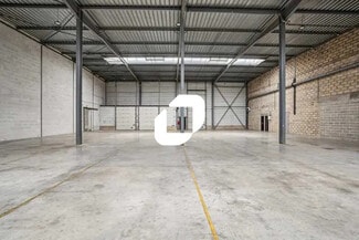 Plus de détails pour 22 Rue Des Cerisiers, Lisses - Différents types d’espaces à louer