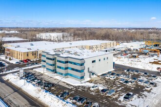 2285 Av Francis-Hughes, Laval, QC - Vue aérienne  vue de carte - Image1