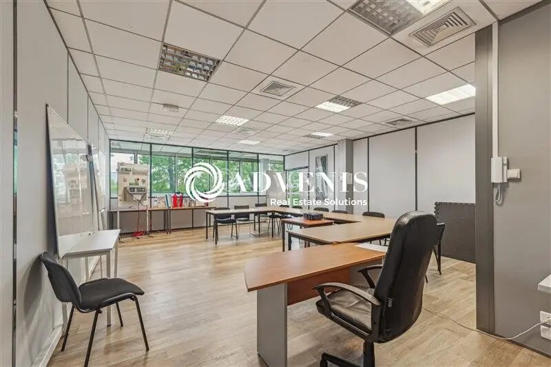 Bureau dans Roissy-en-France à vendre - Photo intérieure – Image 3 sur 24