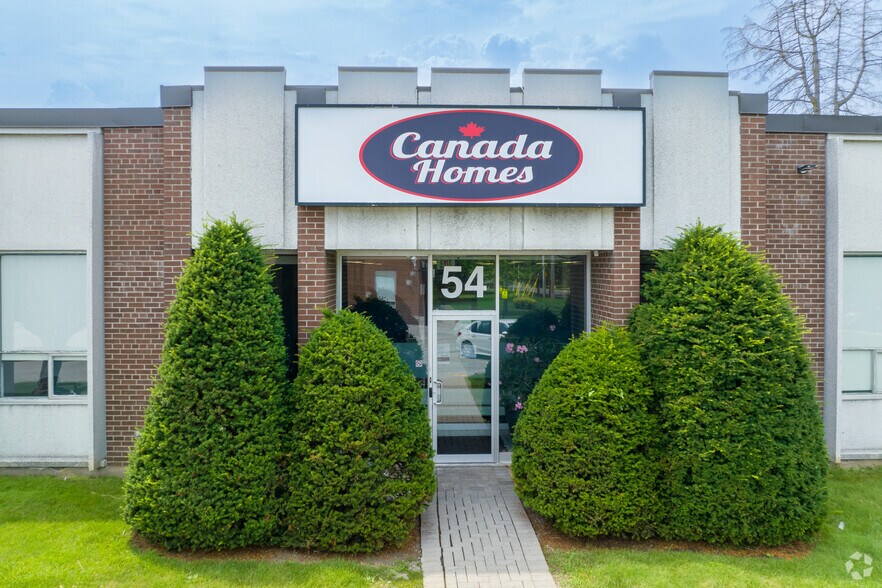 52-54 Lesmill Rd, Toronto, ON à louer - Photo de l’immeuble – Image 3 sur 4